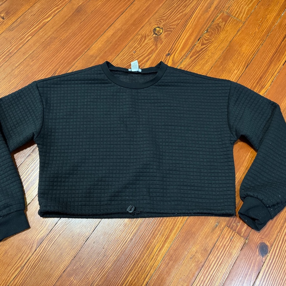 #158 Women’s GUC Rue21 Black Ribbed Crewneck cropped long sleeve Top size Medium